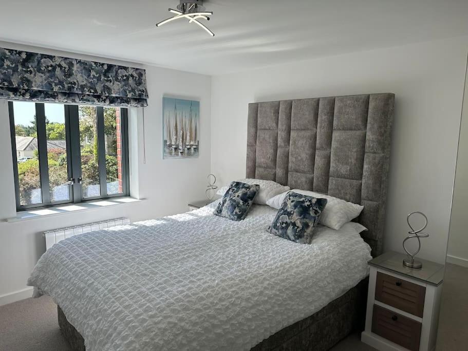 Polmear Apartments,